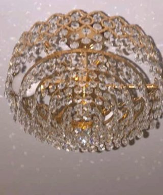 Lámpara de cristal de roca dorada