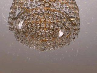 Lámpara de cristal de roca dorada
