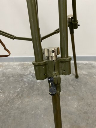 Trípode antiguo militar de goniómetro de Artilleri