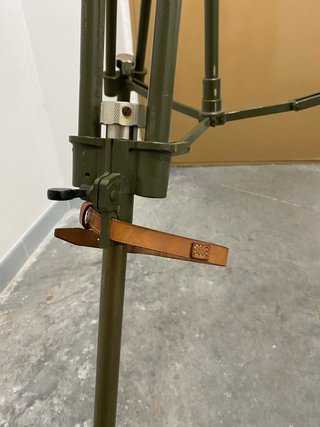 Trípode antiguo militar de goniómetro de Artilleri