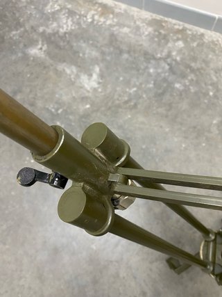 Trípode antiguo militar de goniómetro de Artilleri