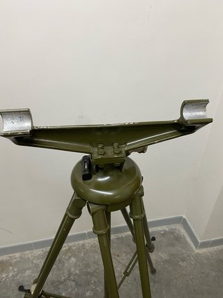 Trípode antiguo militar de goniómetro de Artilleri