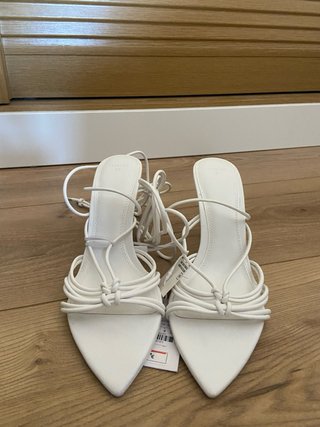 Sandalias blancas de tiras finas