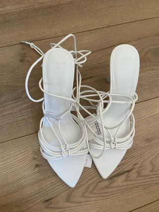 Sandalias blancas de tiras finas