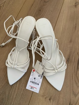 Sandalias blancas de tiras finas