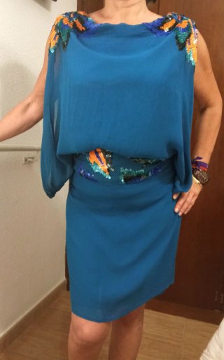 Vestido de fiesta azul con pedrería