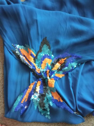 Vestido de fiesta azul con pedrería