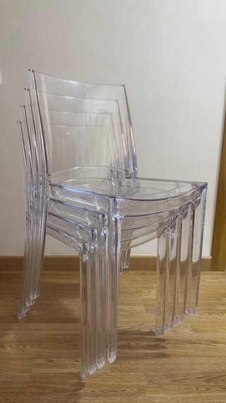 4 Sillas de plástico transparente
