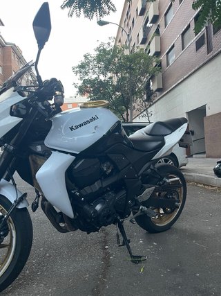 Kawasaki Z750 edición limitada (blanco perla)