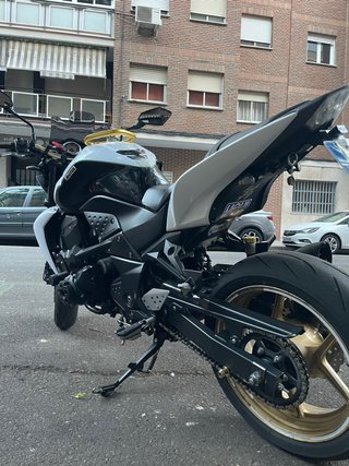 Kawasaki Z750 edición limitada (blanco perla)