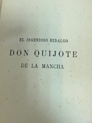 libro antiguo de El Quijote editado en paris 1893