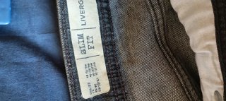 Pantalones vaqueros grises oscuros