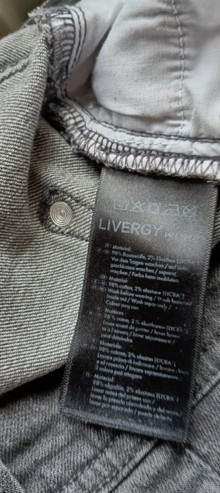 Pantalones vaqueros grises oscuros
