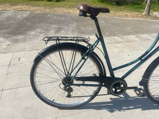 Bicicleta paseo vintage verde