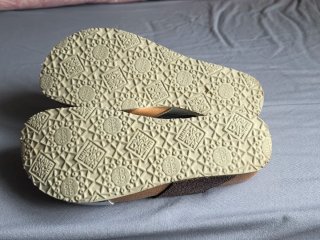 Sandalias Gioseppo doradas y plateadas