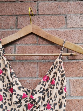 Abito vintage stampa animalier con rose
