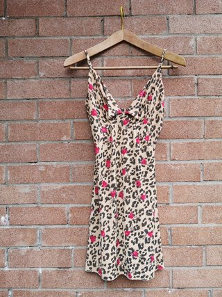 Abito vintage stampa animalier con rose