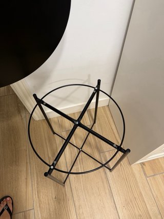 Mesa auxiliar redonda Ikea negra
