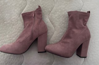 Botines rosas tacón, un solo uso, terciopelado
