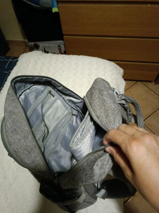 Mochila para bebé gris