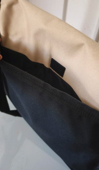 Maletín de estudio beige y negro