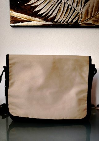 Maletín de estudio beige y negro