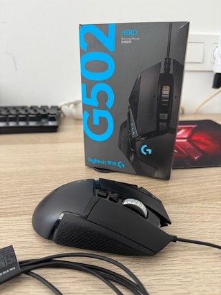 Ratón Gaming Logitech G502 + teclado y alfombrilla