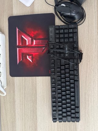 Ratón Gaming Logitech G502 + teclado y alfombrilla
