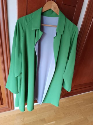 Blazer capa Adolfo Domínguez verde y lila