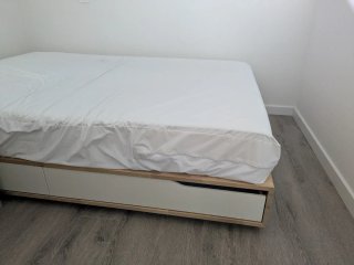 Cama IKEA con cajones y colchón