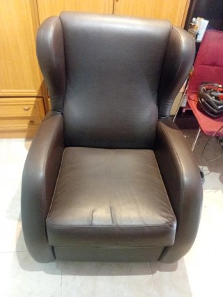 Sillón reclinable de piel marrón