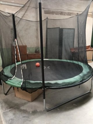Cama elástica con red de seguridad