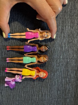4 Mini Barbie e 1 Mini Pony