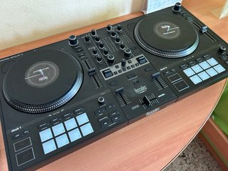 Hercules DJControl Impulse T7 Mesa DJ