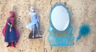 Lote Disney Frozen: Puzle, Auriculares y Figuras