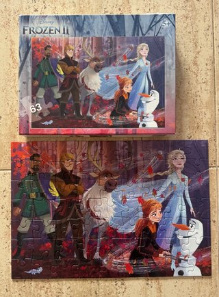 Lote Disney Frozen: Puzle, Auriculares y Figuras