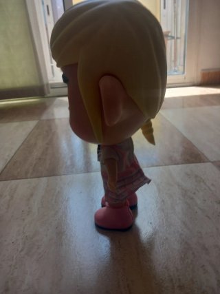 Muñeca con vestido a cuadros