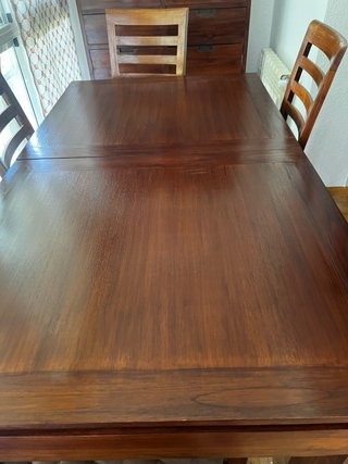 Mesa de comedor de madera de teka color cerezo