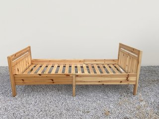 Cama extensible de madera