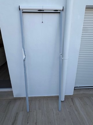 Mosquitera enrollable para puerta