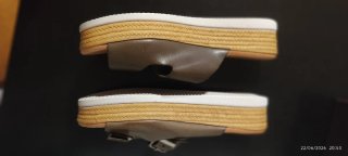 Sandalias cuña Issa Miel marrones