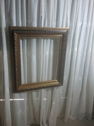 Marco antiguo de madera dorado