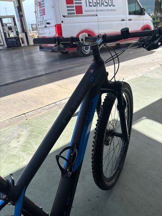 Bicicleta Cube Reaction Carbono Montaña