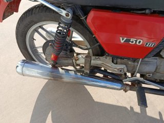 Moto Guzzi V 50 Roja