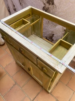 Mueble de baño madera verde y dorado