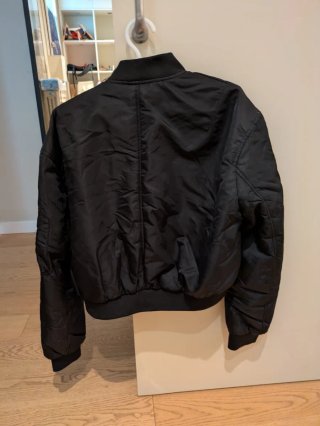 Chaqueta bomber negra