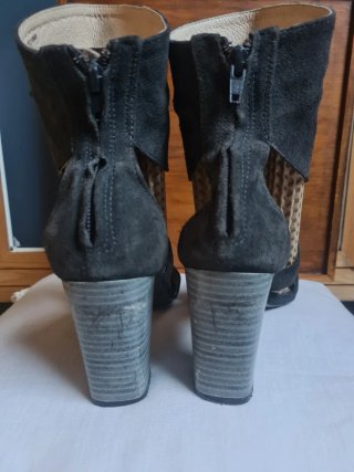Sandalias botín de ante azul/gris oscuro Zara T39