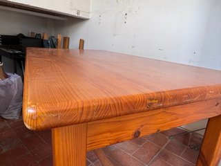 Mesa y 4 sillas madera maciza de 140x 80 cms