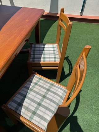 Mesa y 4 sillas madera maciza de 140x 80 cms
