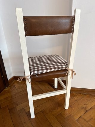 Silla de madera y cuero